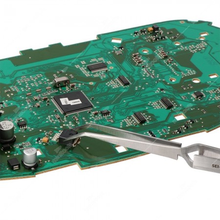 Usage of the tweezers with curved tips